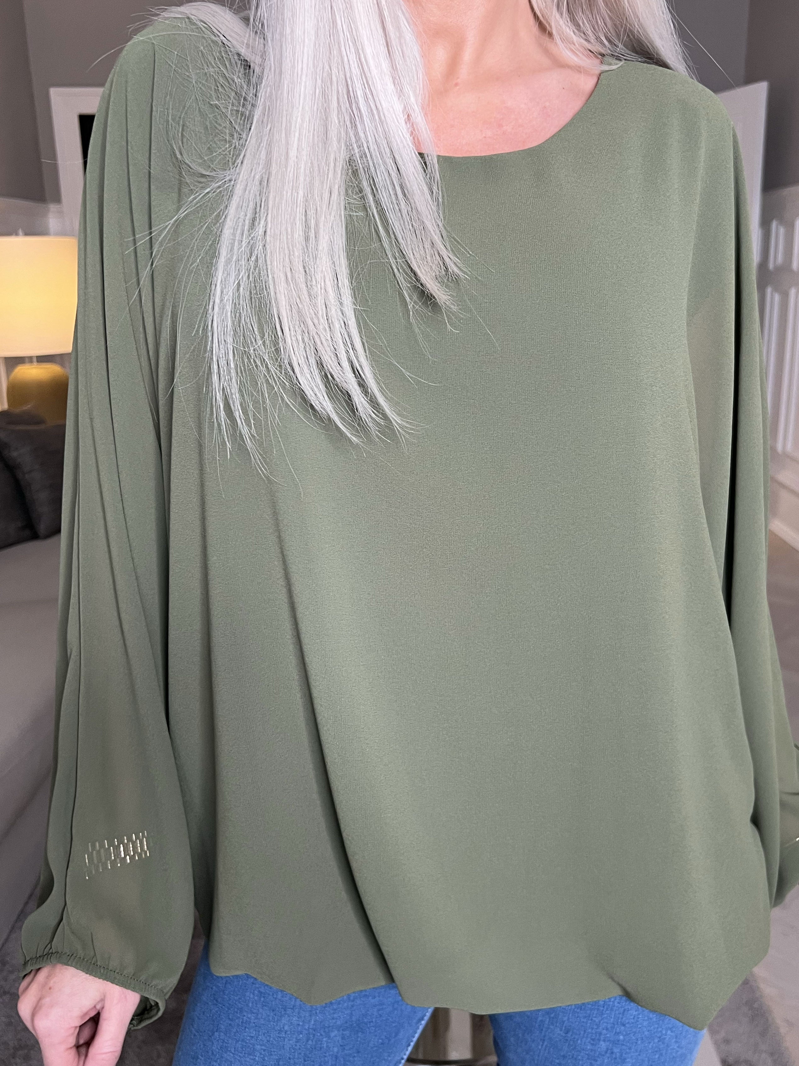 Destiny Plain - Bluse i chiffon med flagermusærmer